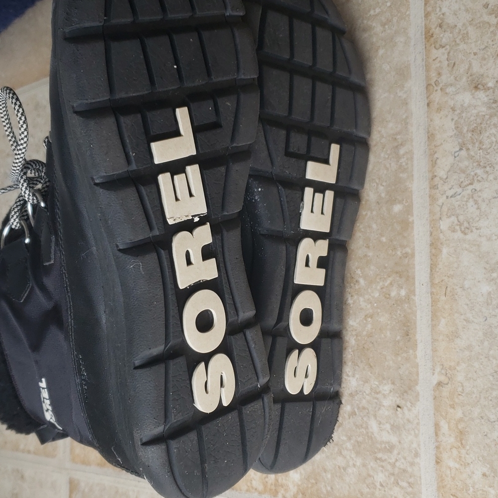 Sorel waterproof fluffy lined winter boots - Picture 11 of 11